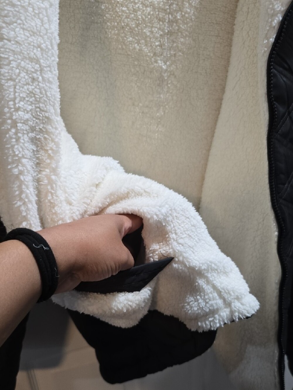 Free Country Black Quilted Hooded Jacket with Cream Sherpa Lining - Picture 3 of 13